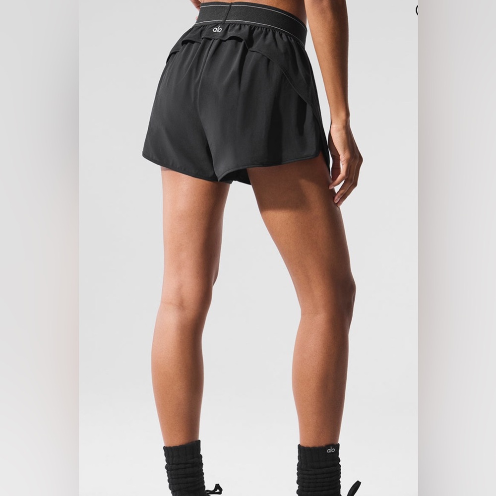 Alo Match Point Black Shorts size large like new!